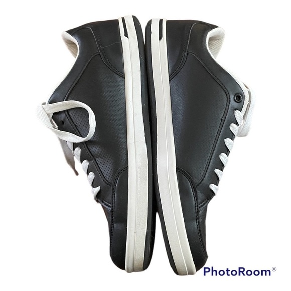 🐾 Levi’s men’s black leather sneakers size 91/2. In EUC - Picture 5 of 7